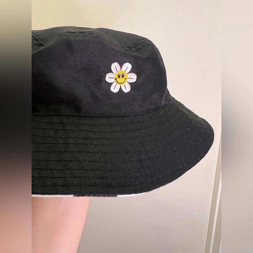 Y2K Smiley Daisy Reversible Bucket Hat Black Checkerboard Festival Hat - Picture 2 of 7
